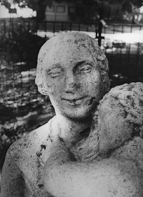 Kobieta z dzieckiem (Pokój, Nadzieja matki), 1949-1950 Archiwum Aliny Szapocznikow