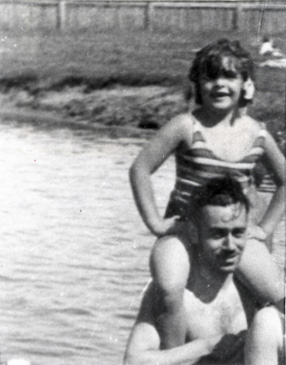 Alina Szapocznikow with father 