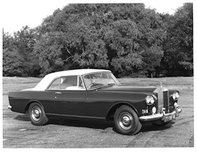 Zbiór fotografii samochodów Rolls-Royce. 