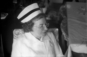 Mama w stroju służbowym, 1986. 