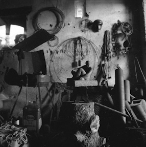 August Zamoyski in his studio, 1968 