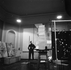 Grzegorz Kowalski in Oskar Hansen\'s workshop at the Academy of Fine Arts in Warsaw 