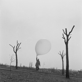 Weather tests before gliders\' take-off, 1962 