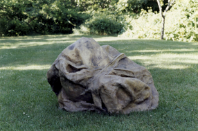 Dokumentacja fotograficzna rzeźby Aliny Szapocznikow Wielki Nowotwór III, 1971 