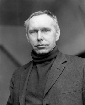 Portret Wojciecha Fangora w pracowni w Berlinie 