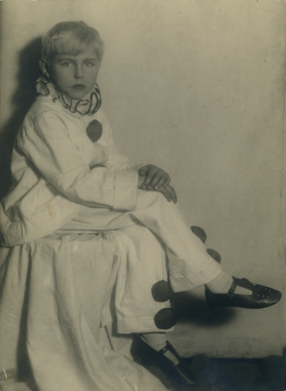 Portret Wojciecha Fangora w przebraniu pierrota 