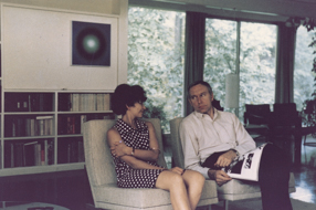 Zdjęcie Magdaleny Fangor i Wojciecha Fangora w domu Sylwestrowiczów 
