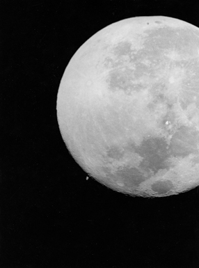 Dokumentacja fotograficzna zakrycia Saturna przez Księżyc 