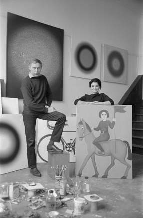Zdjęcie Magdaleny Fangor i Wojciecha Fangora w pracowni w Paryżu 