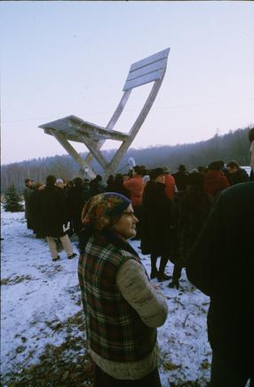 Odsłonięcie krzesła w Hucisku, 1995 