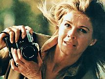 Kobieta z aparatem fotograficznym (Candice Bergen/ Minolta #1), 2008