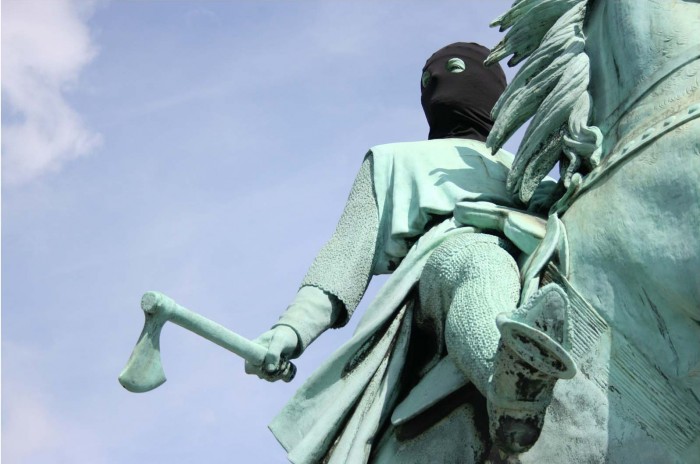 Daniel Knorr, Stolen History – Statue of Liberty, 2010