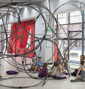 Po co dzieciom artyści? Yona Friedman i Superstruktury