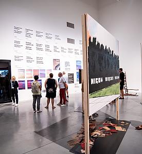 Piątkowy wieczór z wystawą „Nigdy więcej. Sztuka przeciw wojnie i faszyzmowi w XX i XXI wieku”