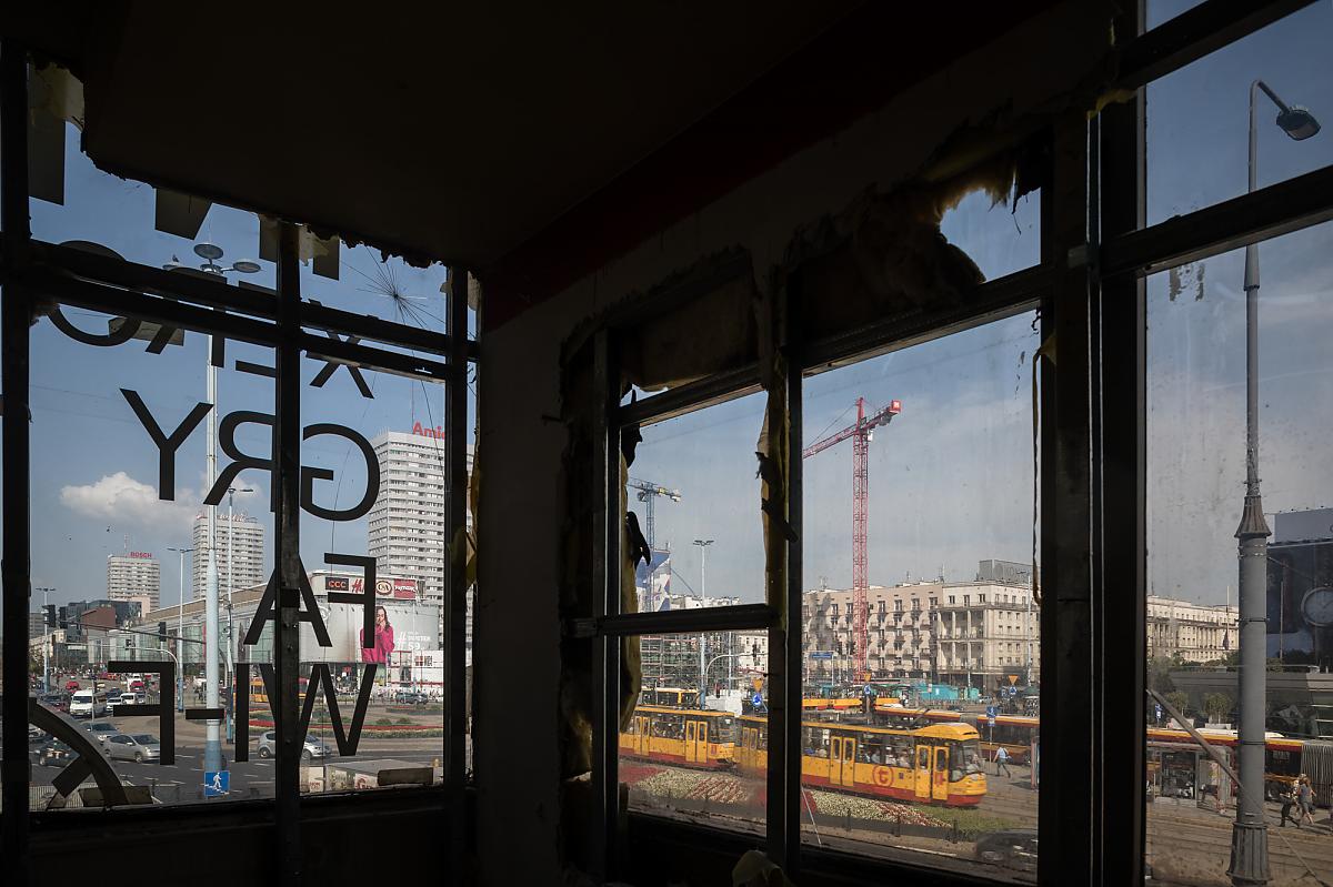 Widok na centrum Warszawy z wnętrza pawilonu, wrzesień 2018., fot. Wojtek Radwański