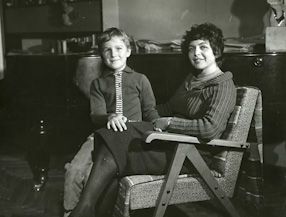 Alina Szapocznikow z synem, 1957 