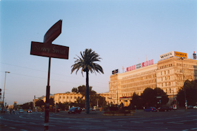 De Gaulle\'s Roundabout without the Palm tree. 