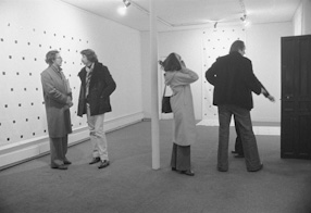 Niele Toroni exhibition at the Yvon Lamberts Gallery, 1975 