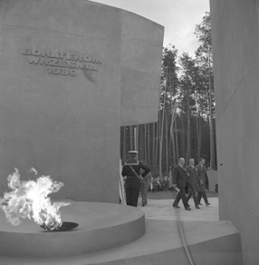 Pomnik bohaterów II Wojny Światowej, 1969 