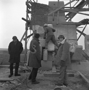 Budowa pomnika ofiar faszyzmu w Oświęcimiu, 1967 