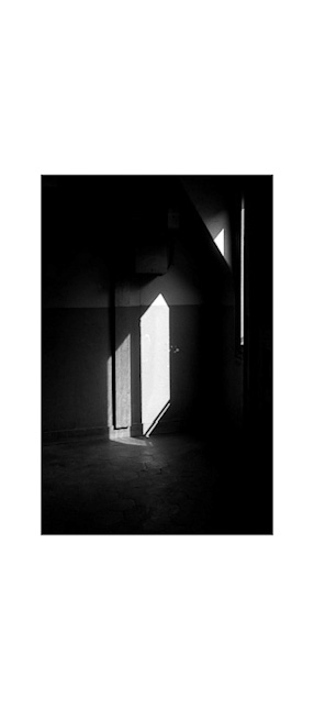 Light in the corridor of the maids’ rooms, Paris 1984 [Lumière dans le couloir des chambres de bonne] 