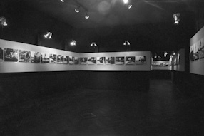 Wystawa Eustachego Kossakowskiego „6 metrów przed Paryżem” w Luwrze, 1971 