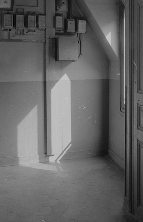 Światło w korytarzach chambres de bonne, 1984 