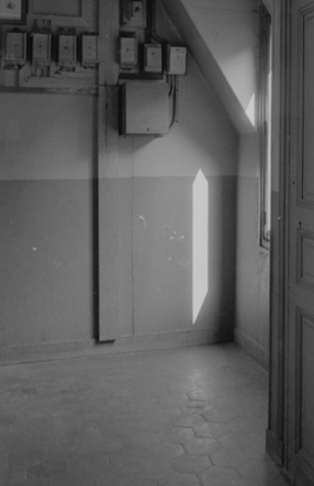 Światło w korytarzach chambres de bonne, 1984 