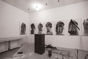 Przygotowania do wystawy Eustachego Kossakowskiego, 1994 