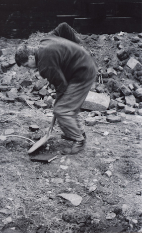 Zakopywanie Książek, 1987 