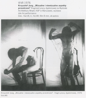 Performance z wystawy Wizualne i niewizualne aspekty przestrzeni, 1976 