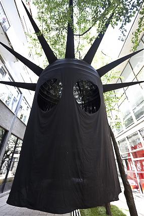 Daniel Knorr Stolen History – Statue of Liberty, 2010